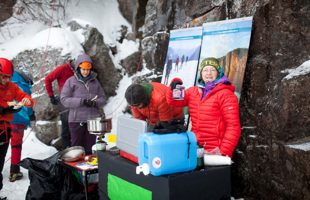 With enough warm fluids and snacks, you will not feel the cold. 